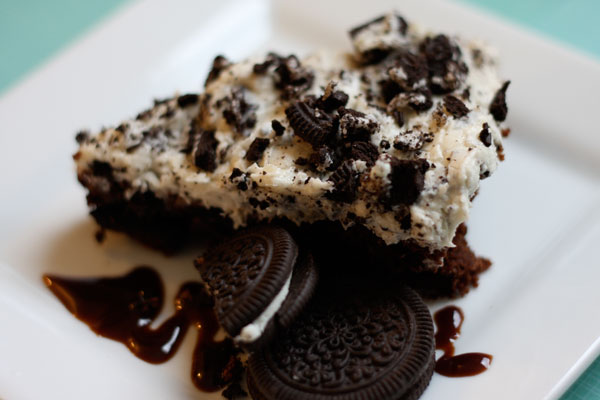 Cookies and Cream Brownies - if you love Oreos, you NEED to make these!