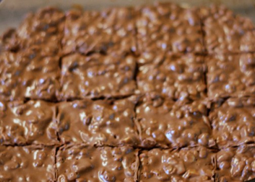 Peanut Butter Crunch Brownies - rich brownies with rice krispie-peanut-milk chocolate topping!