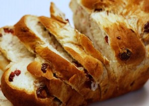 Braided Cinnamon Raisin Bread (from hiddenponies.com)