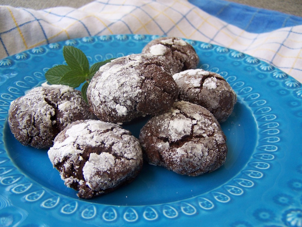 Dark Chocolate Mint Crackle Cookies