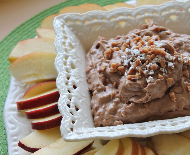 Chocolate Caramel Apple Dip - perfect party food! | hiddenponies.com