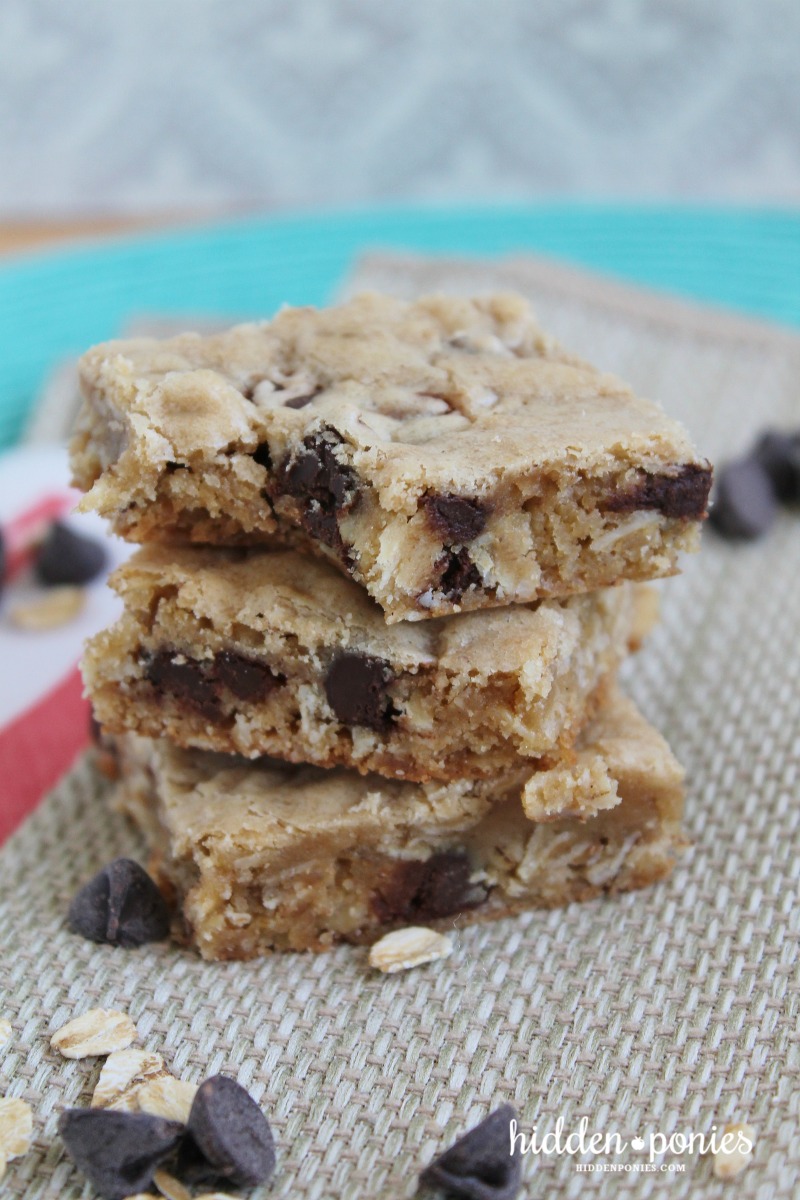 Oatmeal Chocolate Chip Squares - chewy, soft chocolate chip squares with a little something extra!