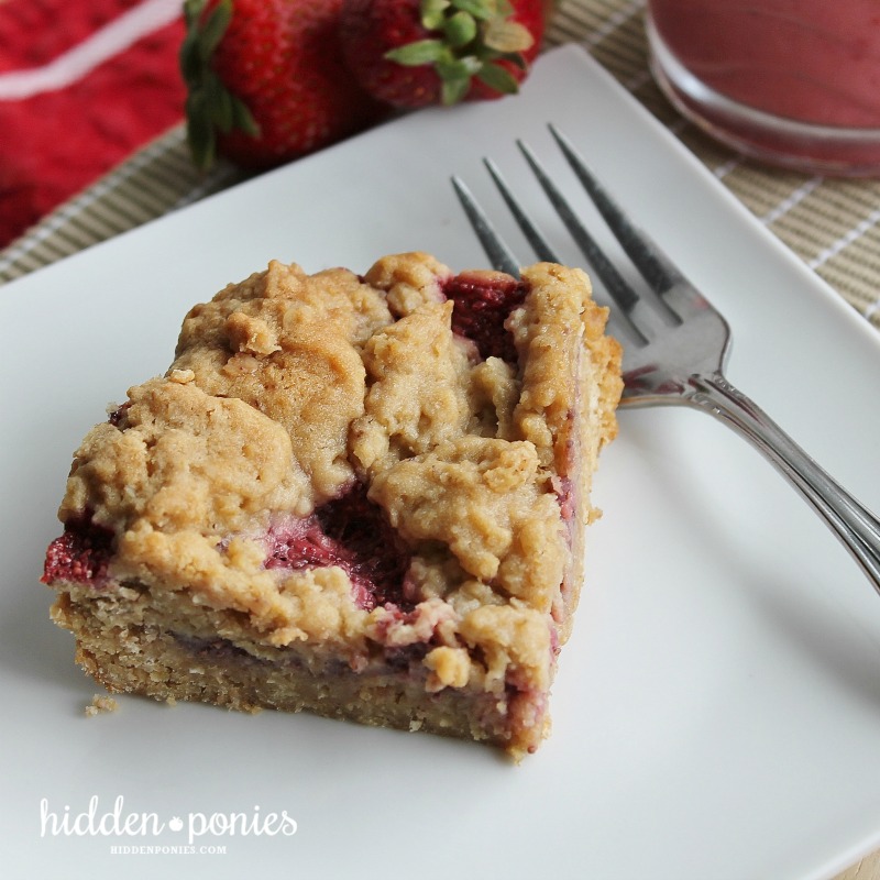 strawberry oat bars with strawberry chia jam